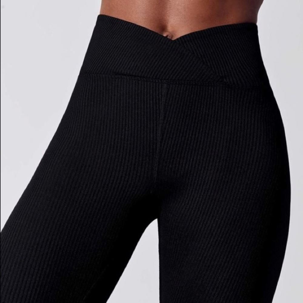 Carbon38 Year of Ours v-waist ribbed legging - Picture 6 of 8